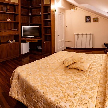 Real Borbone Bed & Breakfast Caserta Bagian luar foto