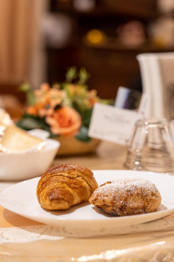 Real Borbone Bed & Breakfast Caserta Bagian luar foto