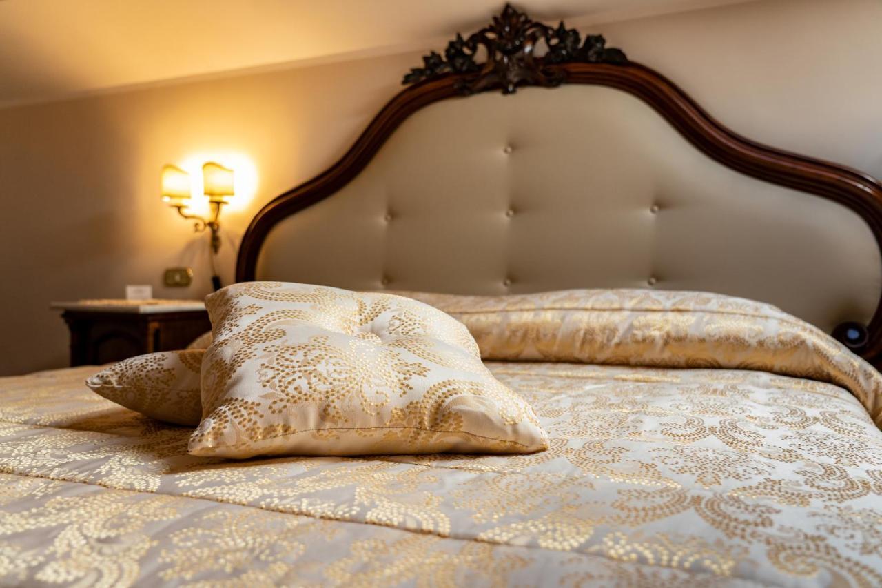 Real Borbone Bed & Breakfast Caserta Bagian luar foto