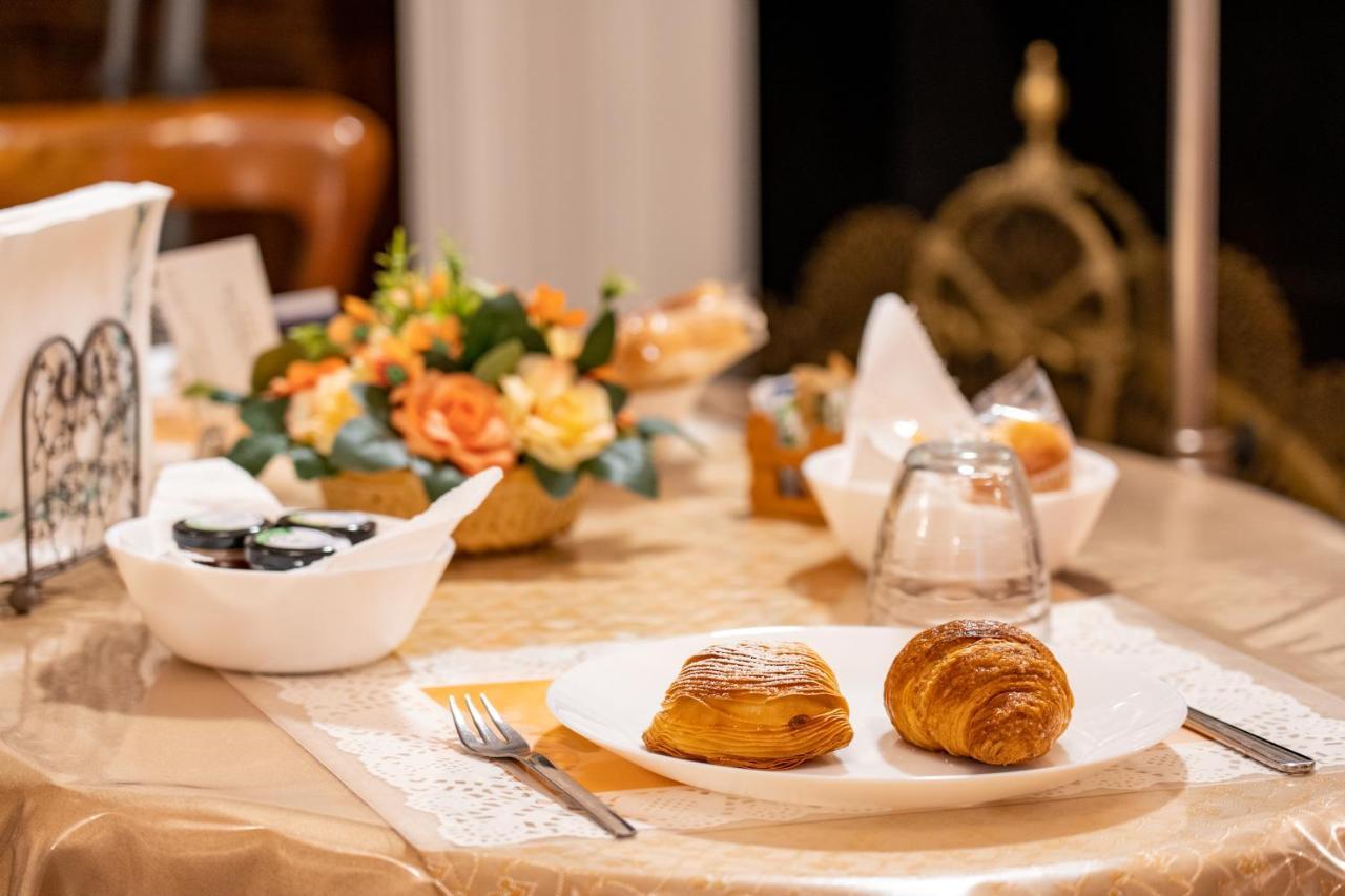 Real Borbone Bed & Breakfast Caserta Bagian luar foto