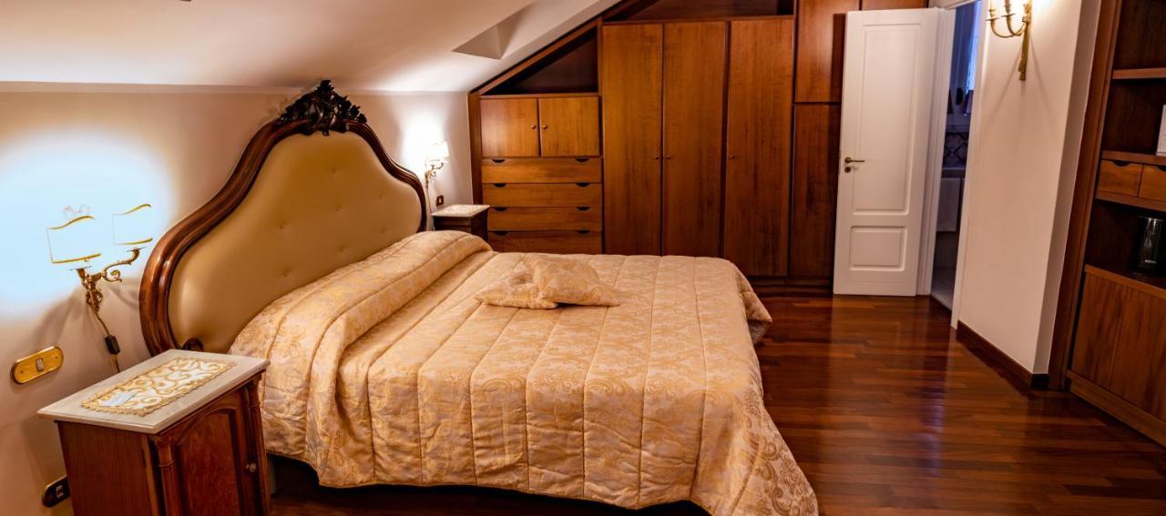 Real Borbone Bed & Breakfast Caserta Bagian luar foto