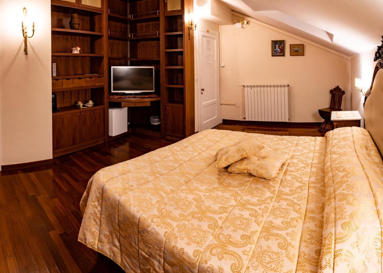 Real Borbone Bed & Breakfast Caserta Bagian luar foto